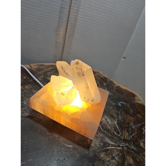 1.24lb Satin spar recharging plate W/ 3pcs Huge Quartz Crystals & Led Light - Picture 13 of 14